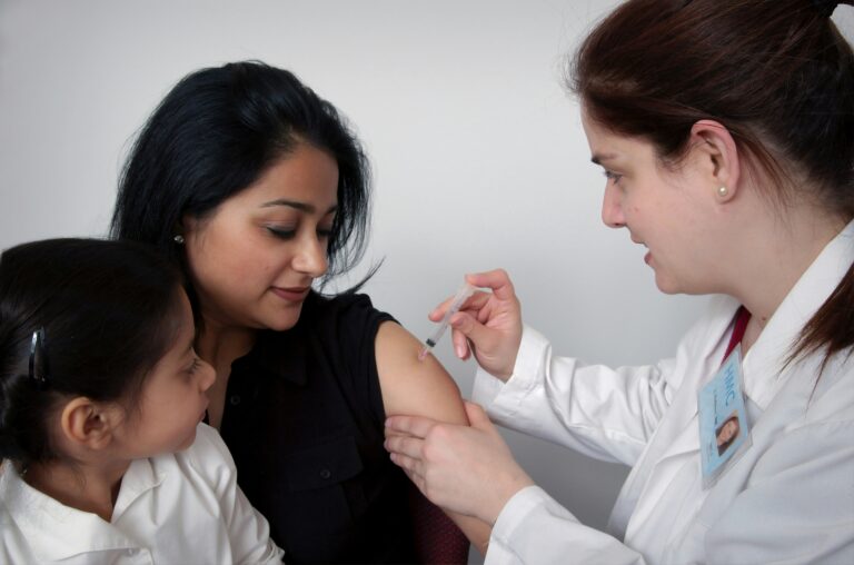 Vaccini: Quali Sono Consigliati per Adulti e Bambini nel 2025